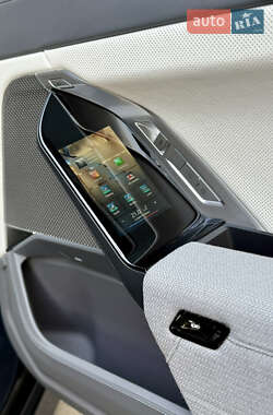 Седан BMW i7 2023 в 