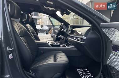 Седан BMW i7 2023 в Киеве