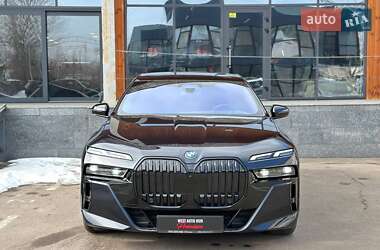 Седан BMW i7 2023 в Киеве