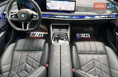 Седан BMW i7 2023 в Киеве