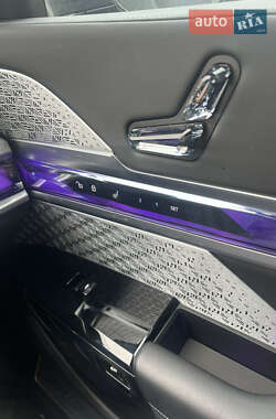 Седан BMW i7 2022 в 