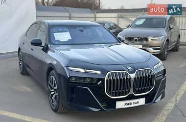 Седан BMW i7 2023 в Полтаві