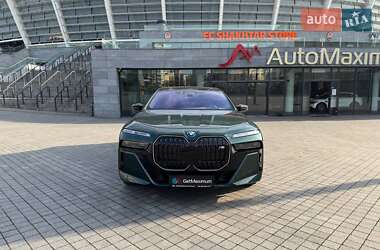 Седан BMW i7 2023 в Киеве