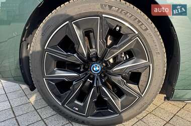 Седан BMW i7 2023 в Киеве