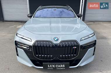 Седан BMW i7 2023 в 