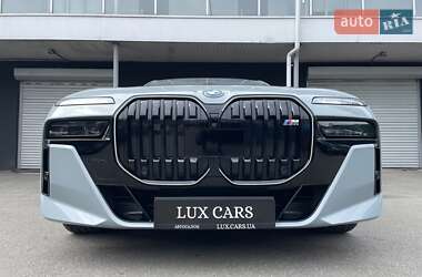 Седан BMW i7 2023 в 