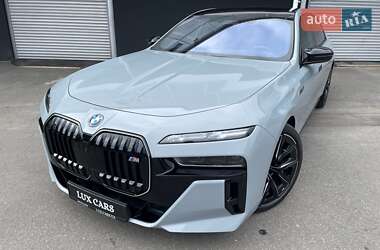 Седан BMW i7 2023 в 