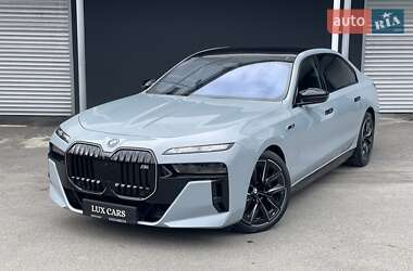 Седан BMW i7 2023 в 