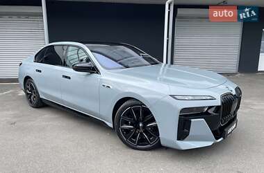 Седан BMW i7 2023 в 