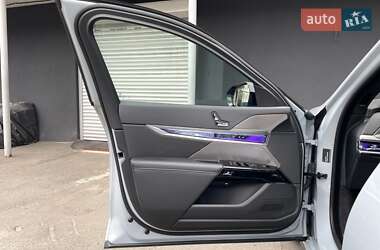 Седан BMW i7 2023 в 