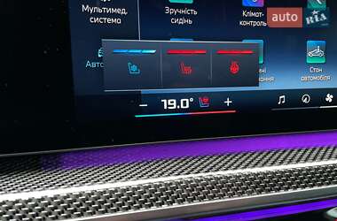 Седан BMW i7 2023 в 
