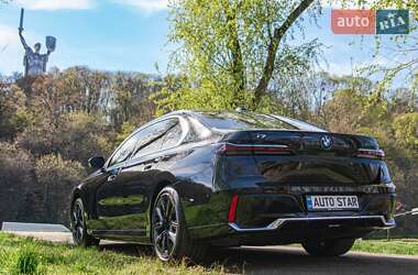 Седан BMW i7 2022 в 