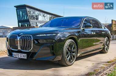 Седан BMW i7 2022 в 