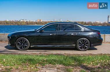 Седан BMW i7 2022 в 