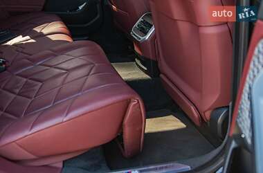 Седан BMW i7 2022 в 