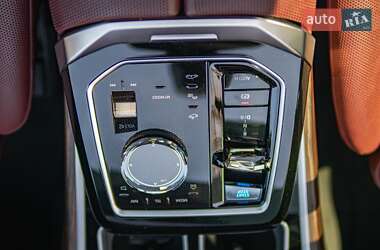 Седан BMW i7 2022 в 