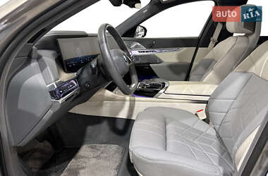 Седан BMW i7 2022 в 