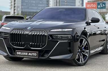 Седан BMW i7 2023 в Киеве