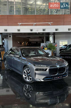Седан BMW i7 2022 в Днепре