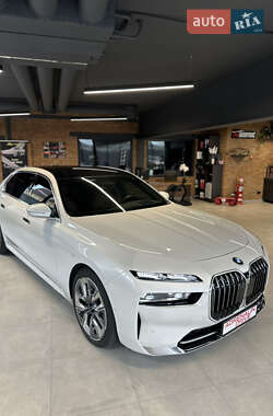 Седан BMW i7 2022 в Києві