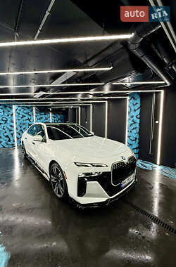 Седан BMW i7 2023 в 