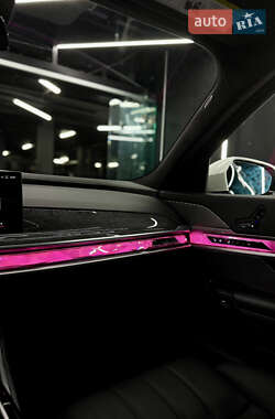 Седан BMW i7 2023 в 