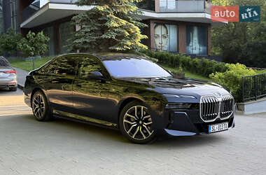Седан BMW i7 2024 в Львові