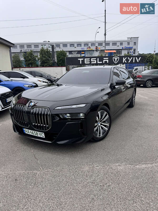 Седан BMW i7 2023 в Києві