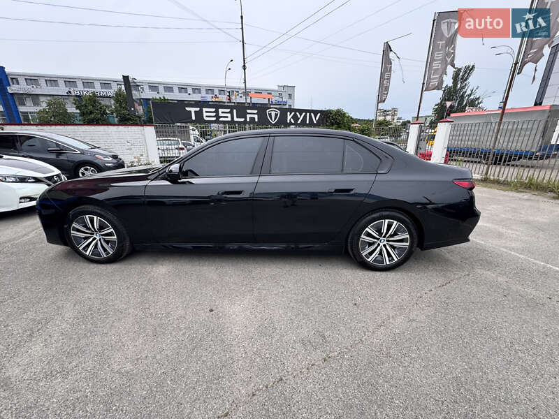 Седан BMW i7 2023 в Києві