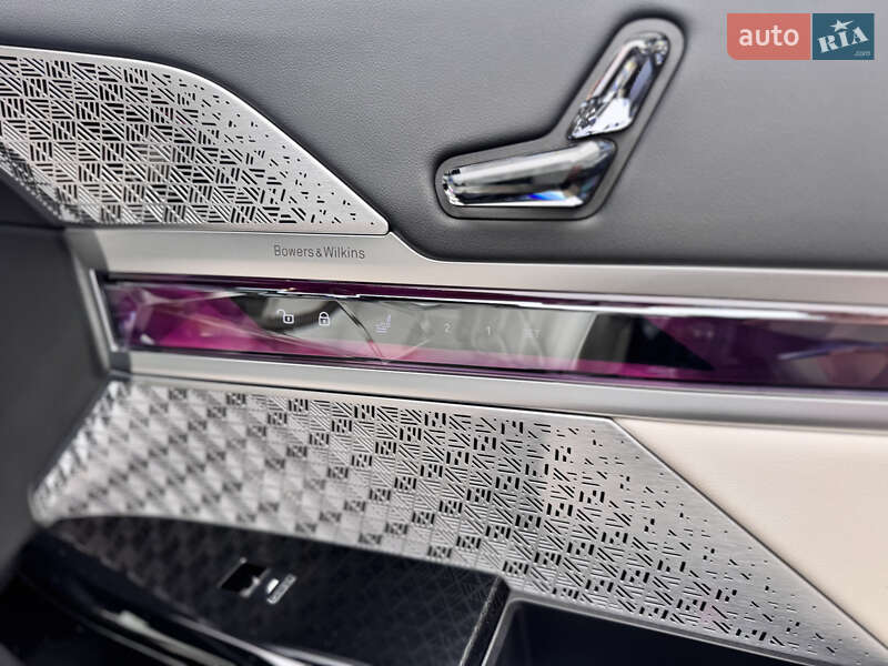 Седан BMW i7 2023 в Києві