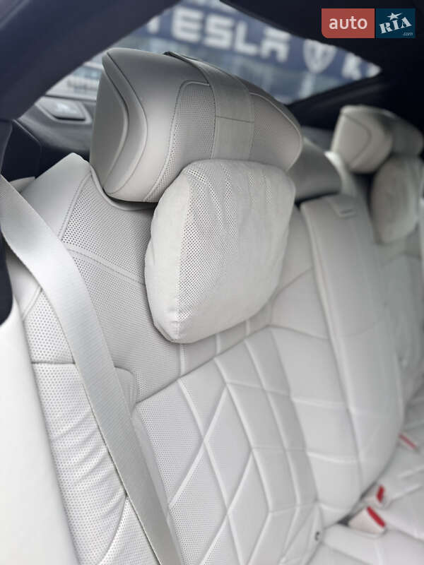 Седан BMW i7 2023 в Києві