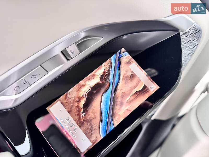 Седан BMW i7 2023 в Києві