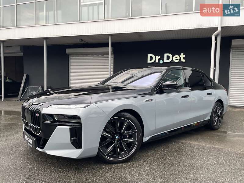 Седан BMW i7 2023 в Киеве