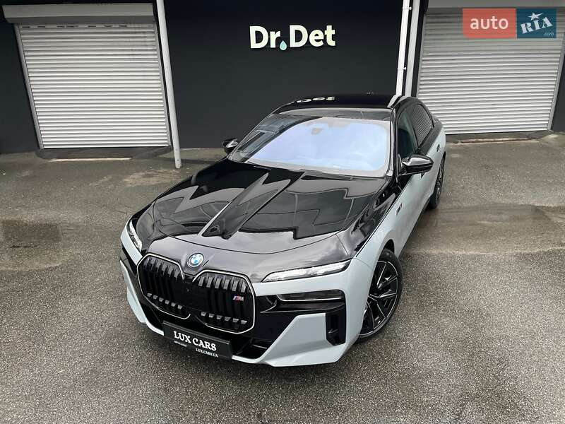 Седан BMW i7 2023 в Киеве