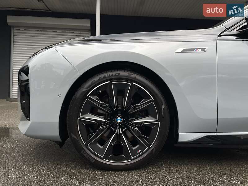 Седан BMW i7 2023 в Киеве