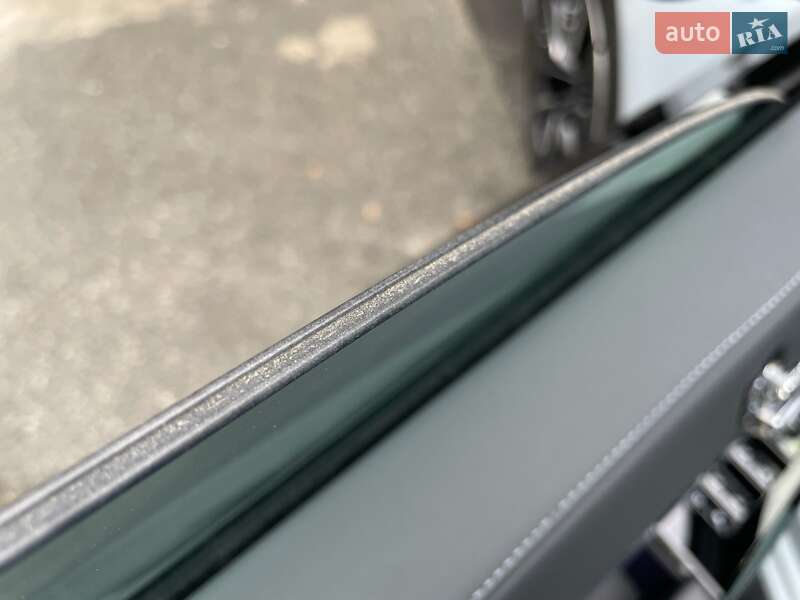 Седан BMW i7 2023 в Киеве