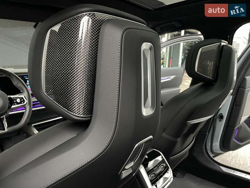 Седан BMW i7 2023 в Киеве