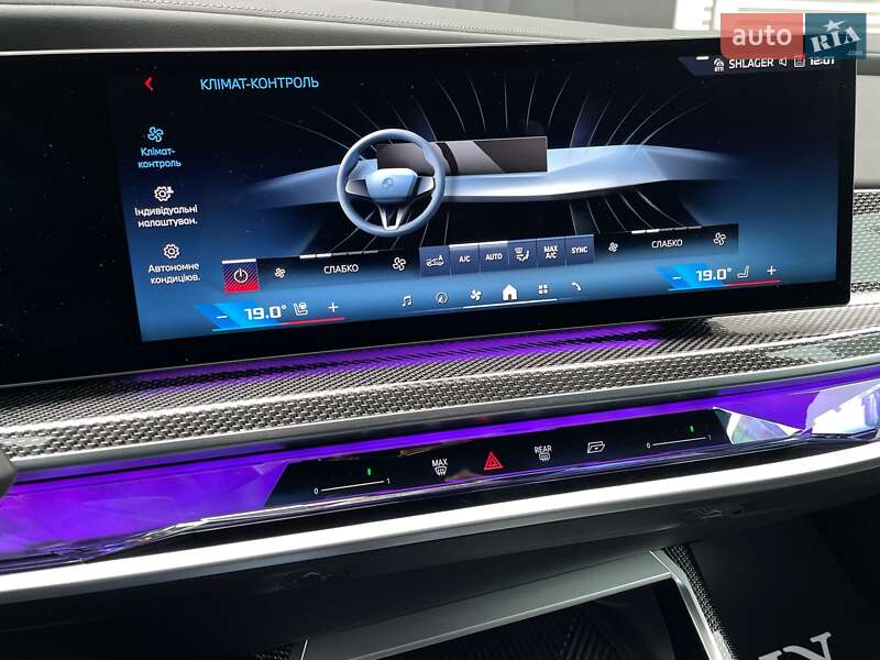 Седан BMW i7 2023 в Киеве