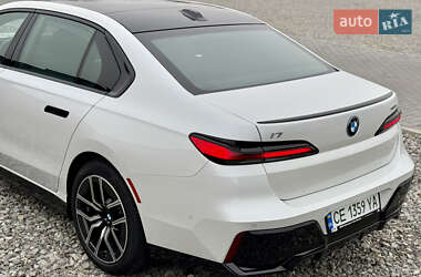 Седан BMW i7 2024 в Киеве