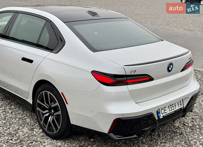 Седан BMW i7 2024 в Киеве