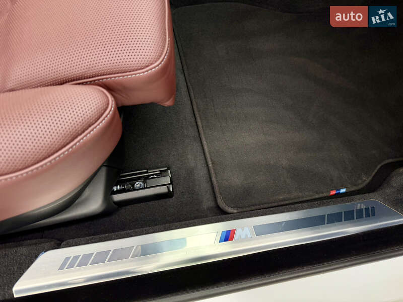 Седан BMW i7 2024 в Киеве