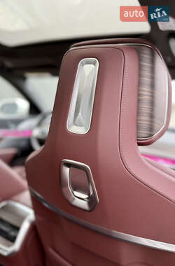 Седан BMW i7 2024 в Киеве