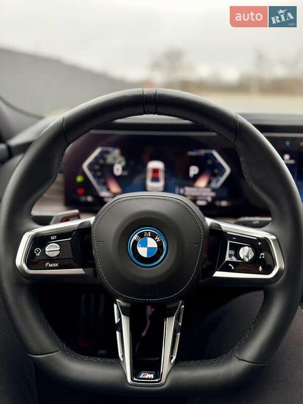 Седан BMW i7 2024 в Киеве