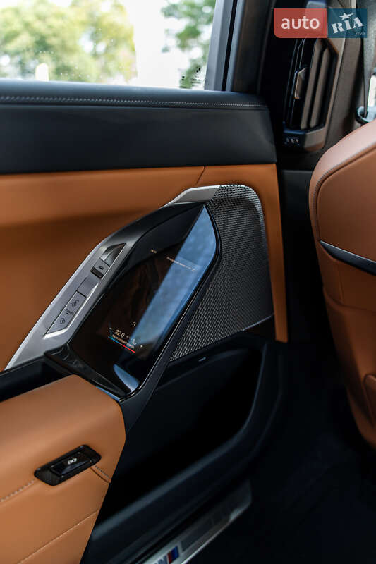 Седан BMW i7 2024 в Львове