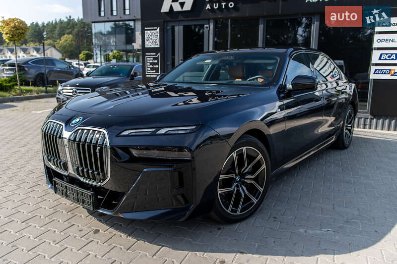 Седан BMW i7 2024 в Львове