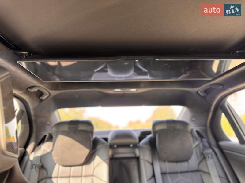 Седан BMW i7 2023 в Львове