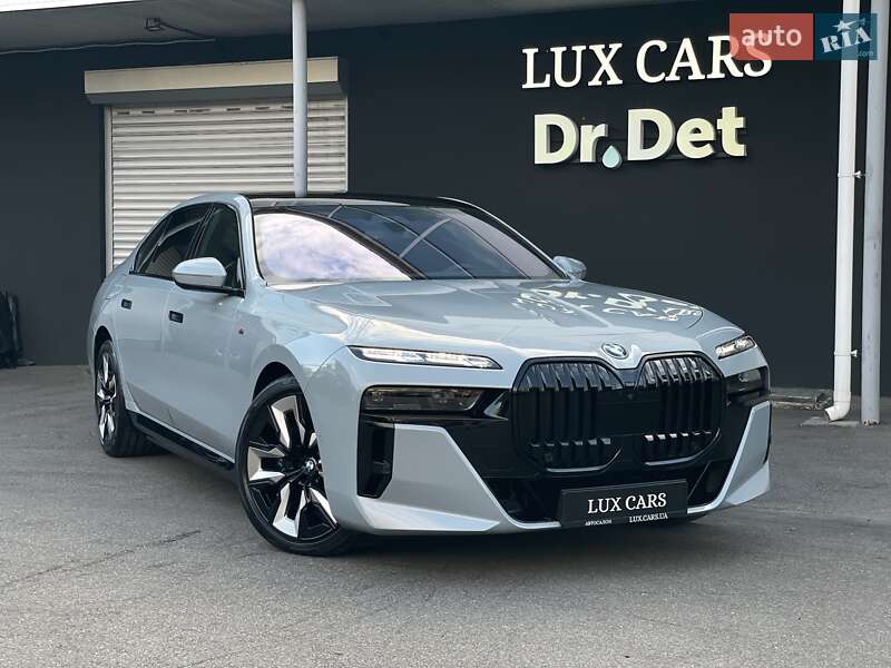 Седан BMW i7 2023 в Киеве