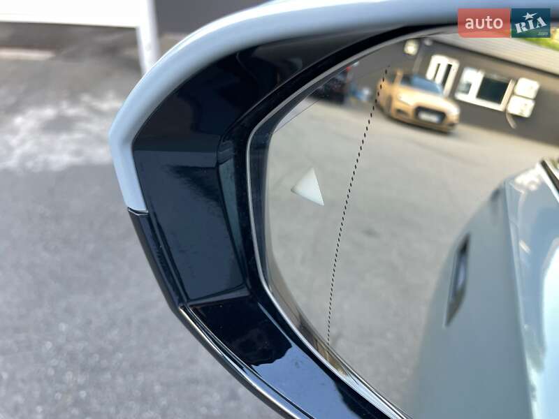 Седан BMW i7 2023 в Киеве