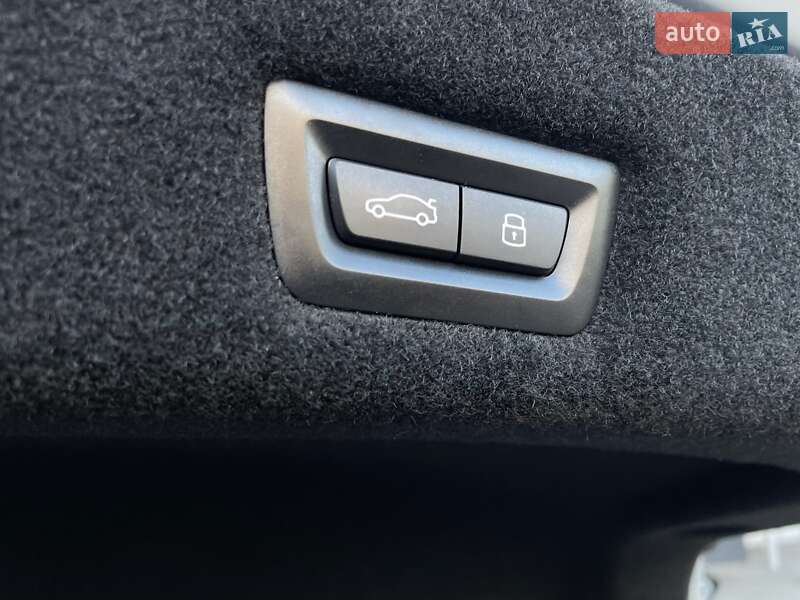 Седан BMW i7 2023 в Киеве