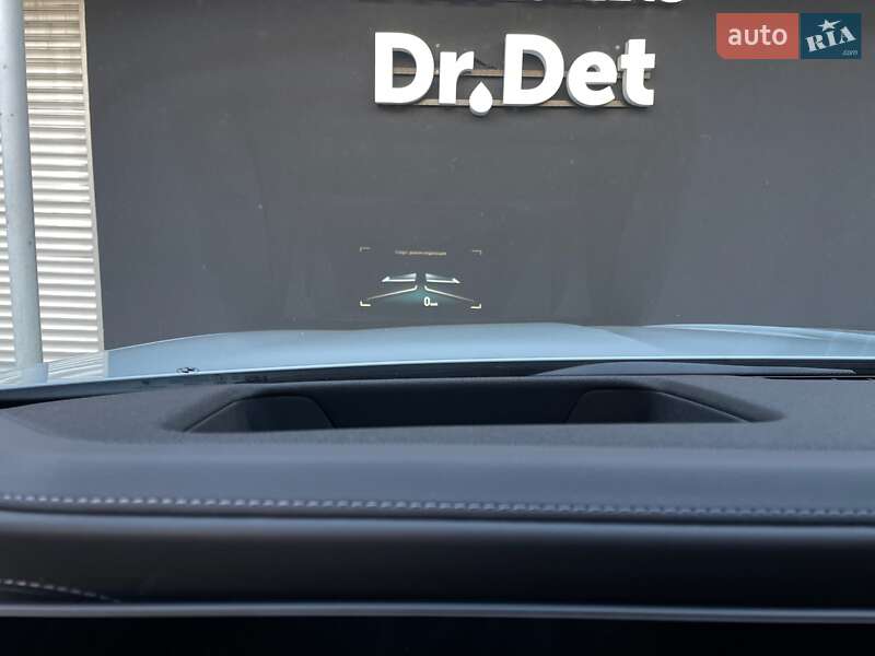 Седан BMW i7 2023 в Киеве